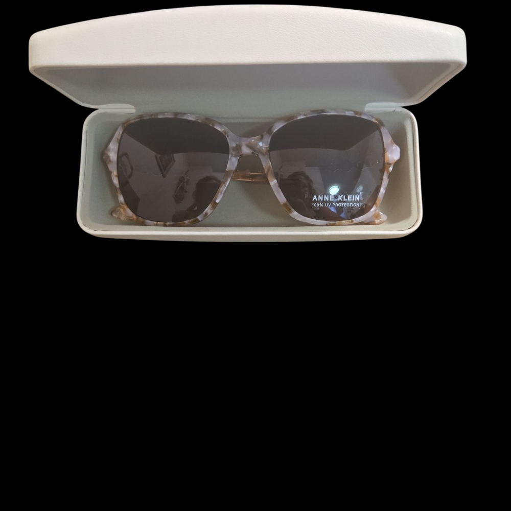 Anne Klein Tortoiseshell Gray Lens Sunglasses - Like NEW